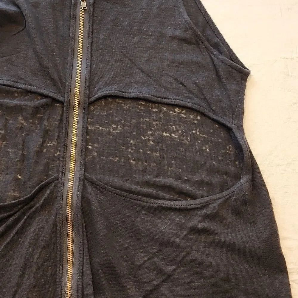 ASTR SLEEVELESS BLACK TOP - Picture 5 of 7
